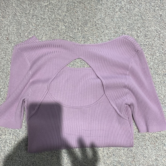 Short sleeve knit sweater cut out back - Picture 2 of 2